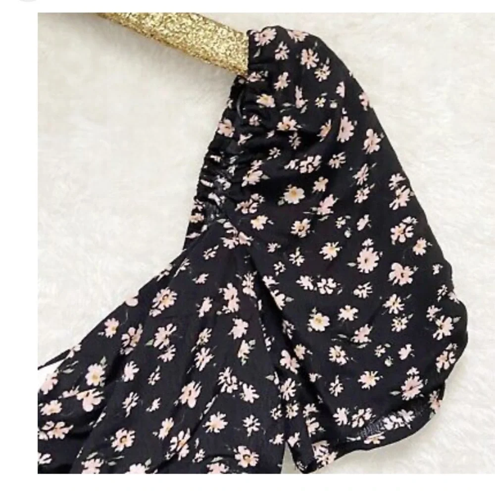 ASTR THE LABEL Floral Black Pink Ditsy Top, Size Large, Brand‎ New